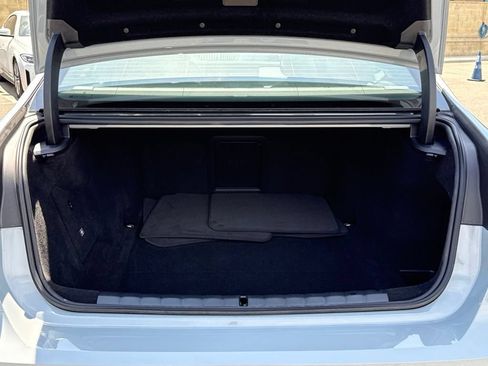 Used 2025 BMW i7 xDrive60 AWD/4WD image 16