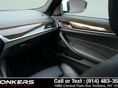 Used 2022 BMW 540i xDrive w/ M Sport Package image 37