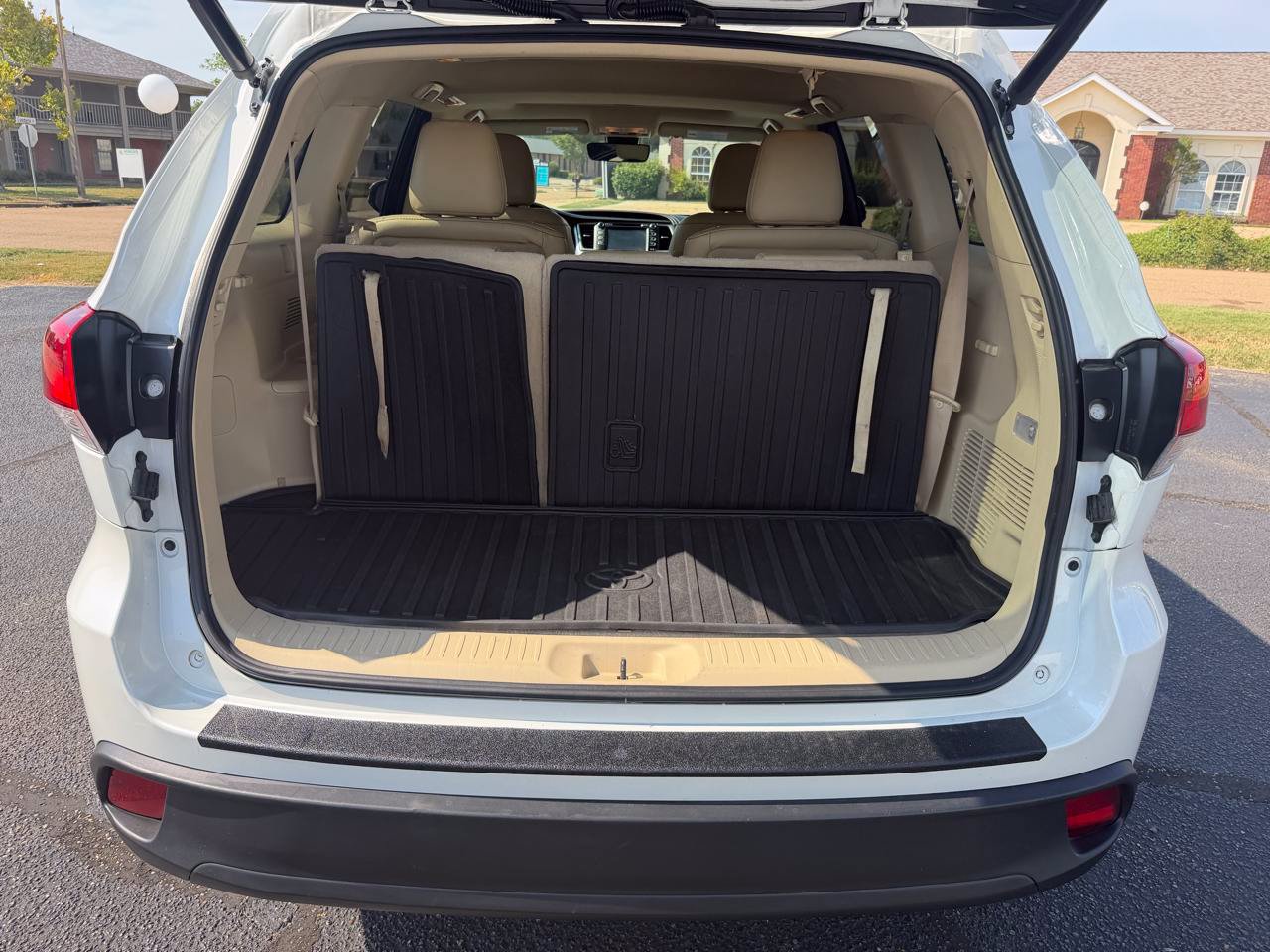 Used 2019 Toyota Highlander XLE FWD image 7