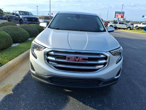 Used 2020 GMC Terrain SLE FWD image 2