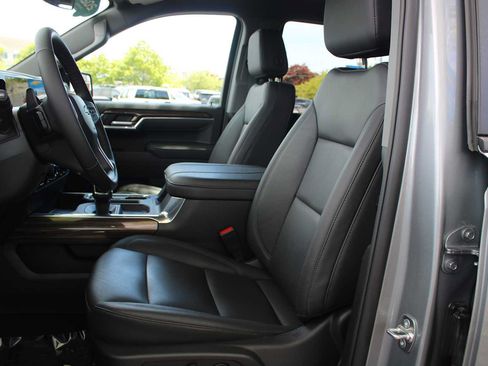 Used 2026 Chevrolet Silverado 1500 LT Trail Boss w/ LT Trail Boss Premium Package AWD/4WD image 9