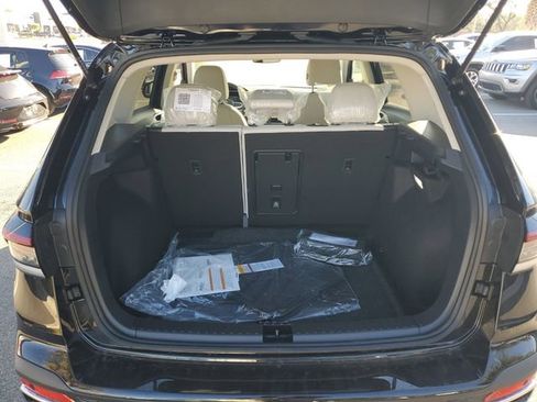 New 2026 Volkswagen Taos SE FWD image 8