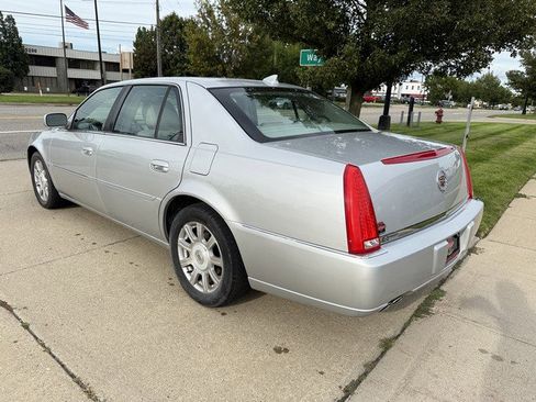 Used 2009 Cadillac DTS w/ Trunk Convenience Package image 6