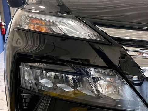 Used 2024 Nissan Rogue SV AWD/4WD image 33