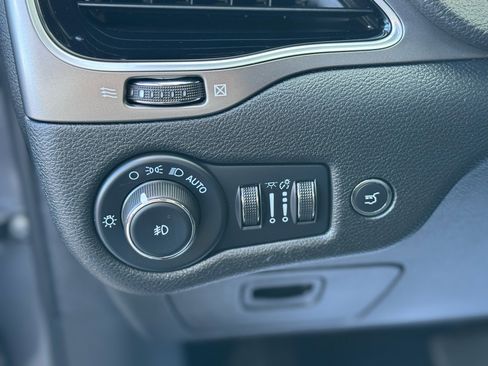 Used 2022 Jeep Cherokee Limited image 13