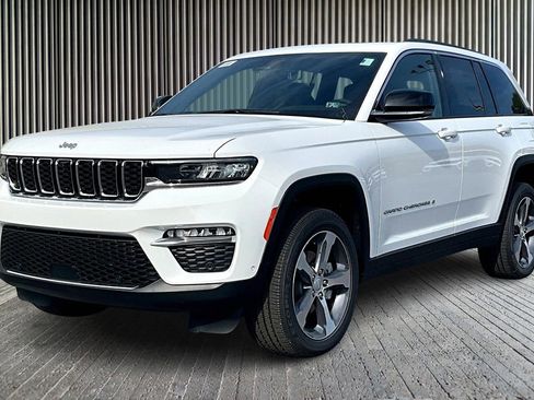 New 2025 Jeep Grand Cherokee Limited w/ Luxury Tech Group II image 2
