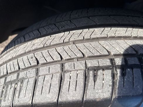 Used 2021 Buick Enclave Essence image 23