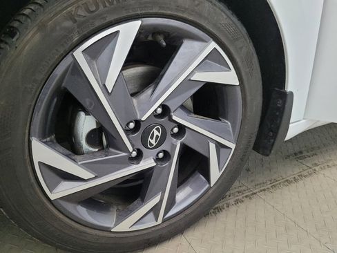 Used 2025 Hyundai Elantra Sport image 31