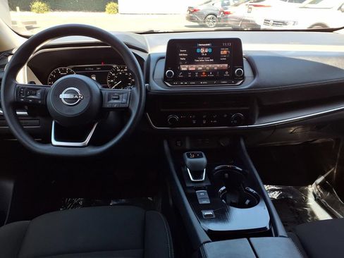 Used 2024 Nissan Rogue S FWD image 19