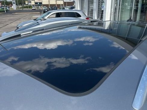 Used 2022 Volkswagen Tiguan SE FWD image 16