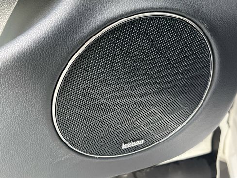 Used 2023 Genesis GV70 2.5T w/ Advanced Package image 19