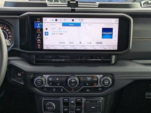 Used 2025 Jeep Gladiator Sport AWD/4WD image 18