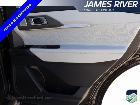 Certified 2025 Ford Explorer Platinum w/ LUX Leather Package image 11