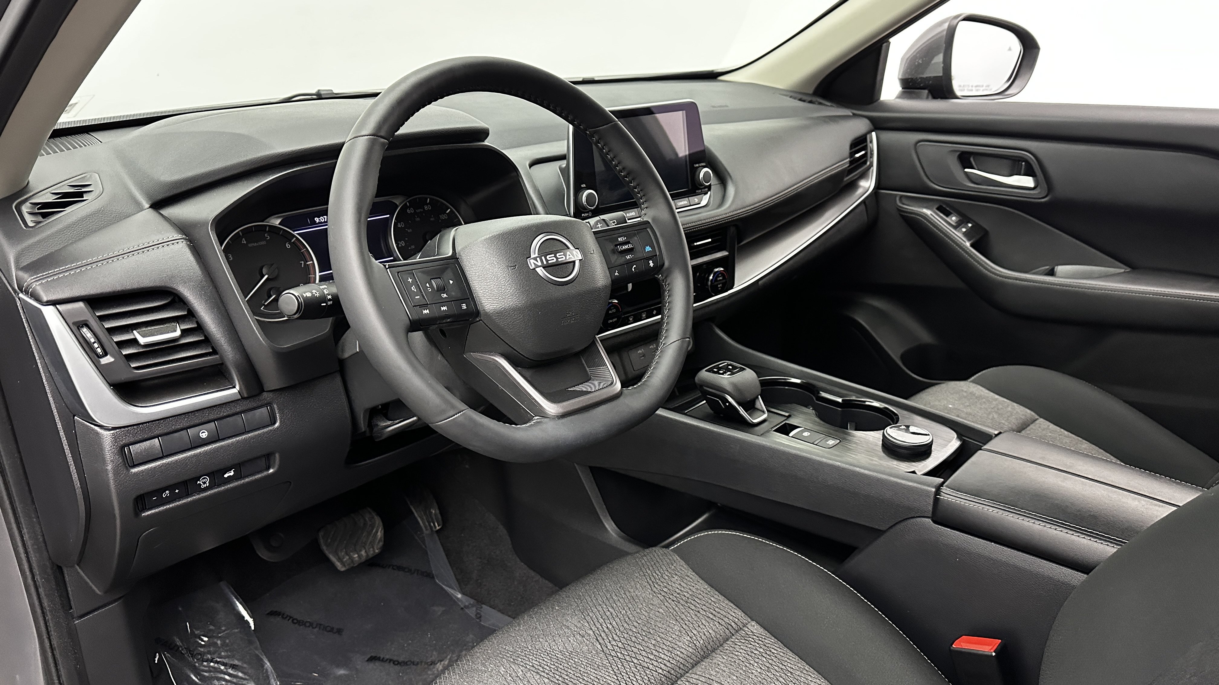 Used 2026 Nissan Rogue SV AWD/4WD image 8