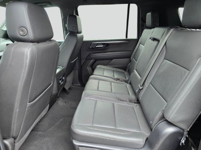 Used 2025 Chevrolet Suburban Z71 AWD/4WD image 16
