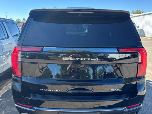 Used 2025 GMC Yukon Denali Ultimate AWD/4WD image 3