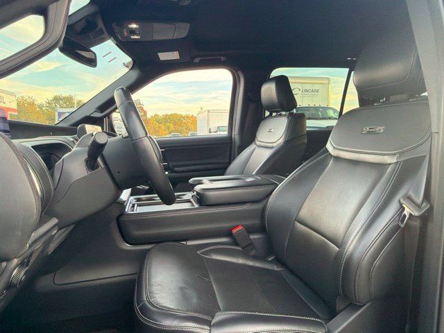 Used 2025 Ford Expedition Platinum w/ Stealth Performance Package AWD/4WD image 33