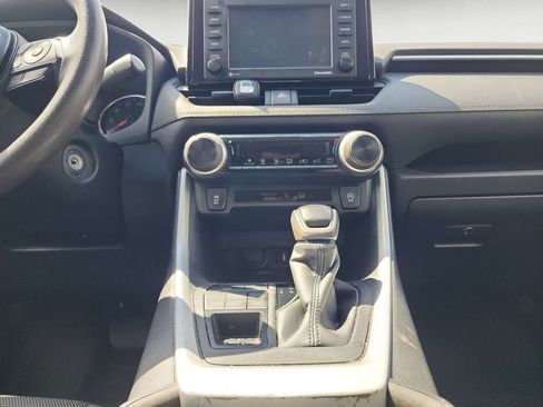 Used 2022 Toyota RAV4 LE AWD/4WD image 12