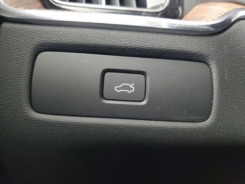 Certified 2023 Volvo XC60 B5 Plus w/ Climate Package image 37