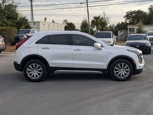 Used 2022 Cadillac XT4 Premium Luxury w/ Enhanced Visibility Package image 4