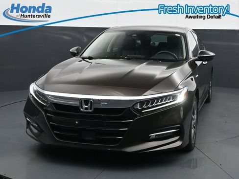 Used 2018 Honda Accord Touring image 3