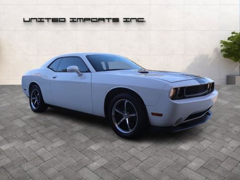 Used 2011 Dodge Challenger SE image 9