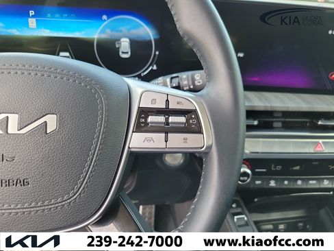 Certified 2025 Kia Telluride SX w/ SX Captain's Chair Package FWD image 32