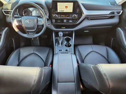 Used 2024 Toyota Highlander XLE image 27