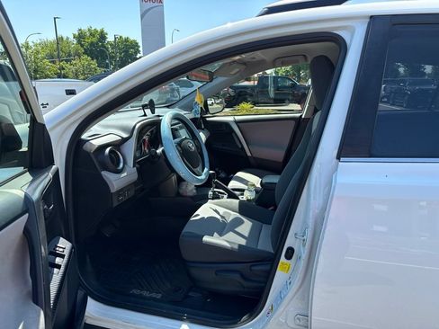 Used 2015 Toyota RAV4 LE AWD/4WD image 4