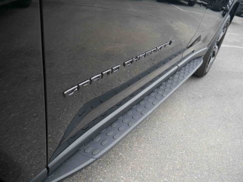 Certified 2024 Jeep Grand Cherokee Altitude AWD/4WD image 19