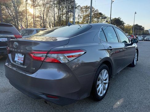 Used 2020 Toyota Camry LE image 4
