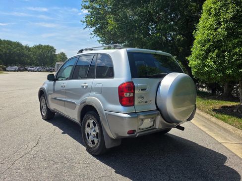 Used 2005 Toyota RAV4 4WD image 3
