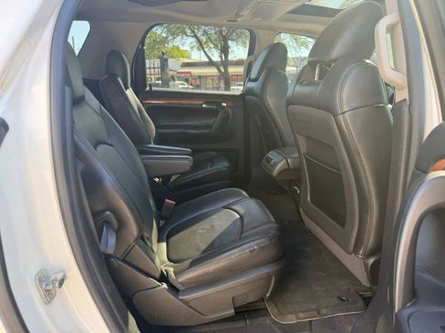Used 2010 Saturn Outlook XR FWD image 13