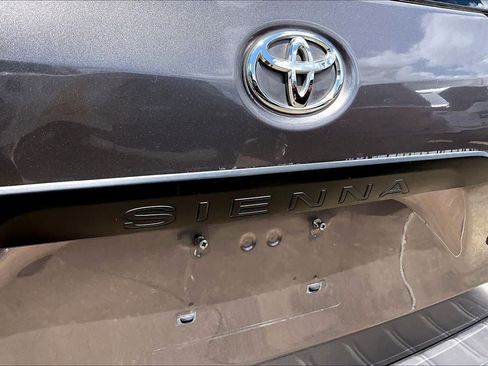Used 2013 Toyota Sienna L FWD image 26