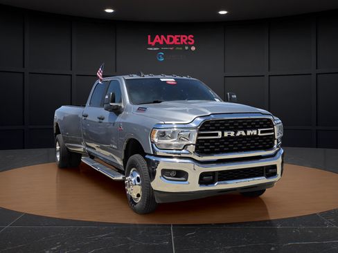 Used 2024 RAM 3500 Big Horn AWD/4WD image 2