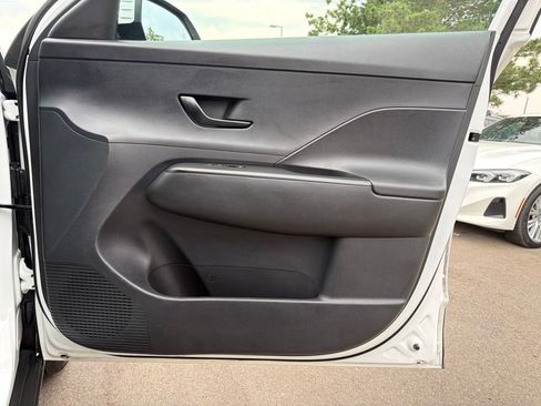 Used 2025 Hyundai Kona SEL FWD image 11