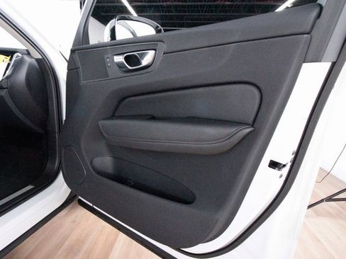 Certified 2025 Volvo XC60 B5 Plus image 23