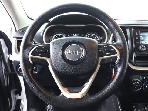 Used 2016 Jeep Cherokee Sport image 11