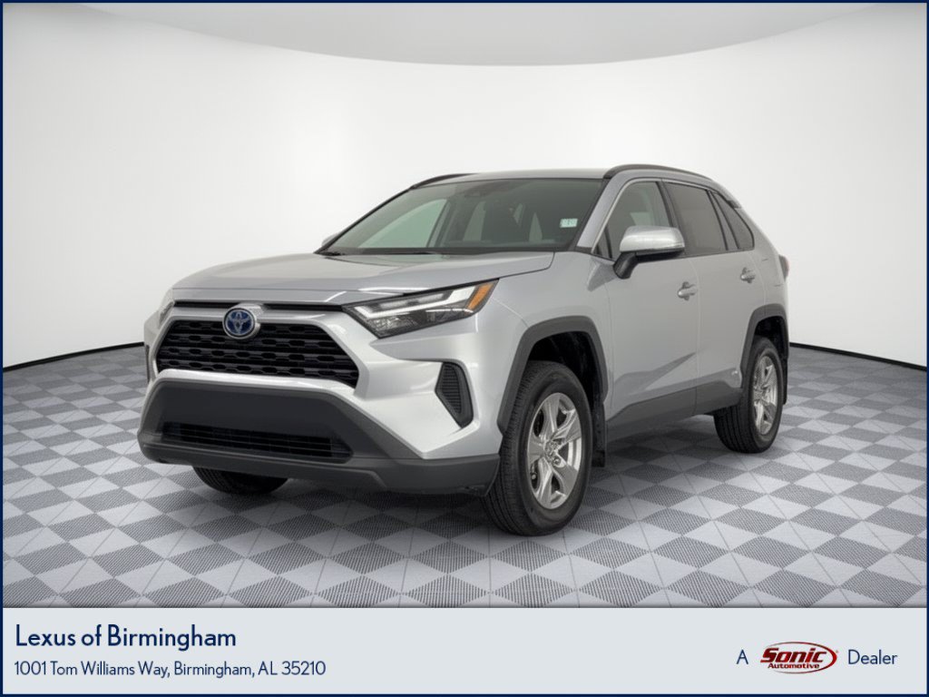 Used 2024 Toyota RAV4 XLE AWD/4WD image 1