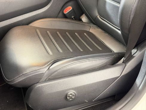 Used 2023 Mercedes-Benz GLC 300 4MATIC image 14