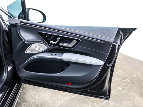 Used 2022 Mercedes-Benz EQS 450+ Sedan image 23