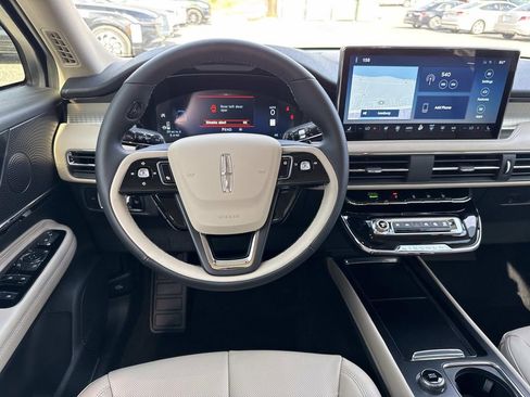 New 2026 Lincoln Corsair Premiere image 17