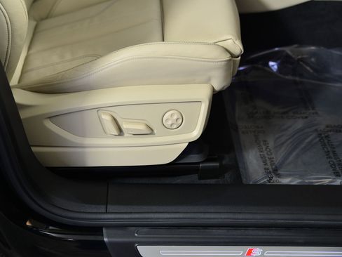 Certified 2024 Audi Q5 2.0T Premium w/ Convenience Package image 10