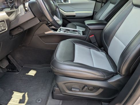 Used 2022 Ford Explorer XLT w/ Equipment Group 202A AWD/4WD image 15
