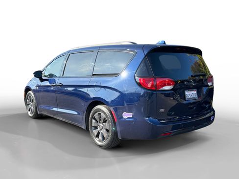 Used 2019 Chrysler Pacifica Limited w/ Advanced Safetytec Group image 3