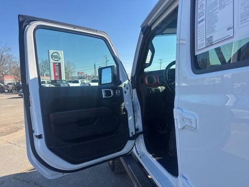 Used 2021 Jeep Gladiator Rubicon image 18