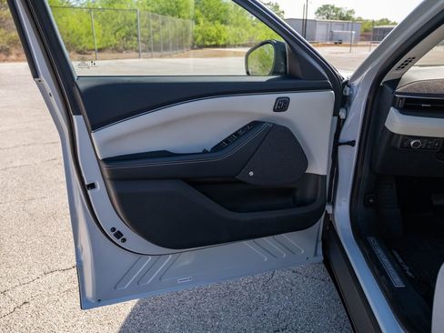 Used 2022 Ford Mustang Mach-E Premium image 10