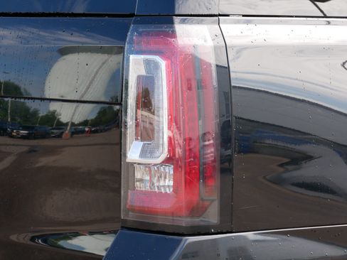 Used 2015 GMC Yukon SLT w/ Open Road Package AWD/4WD image 18