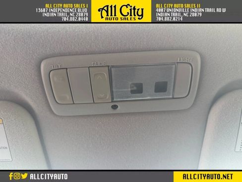 Used 2008 Toyota Matrix XR image 22