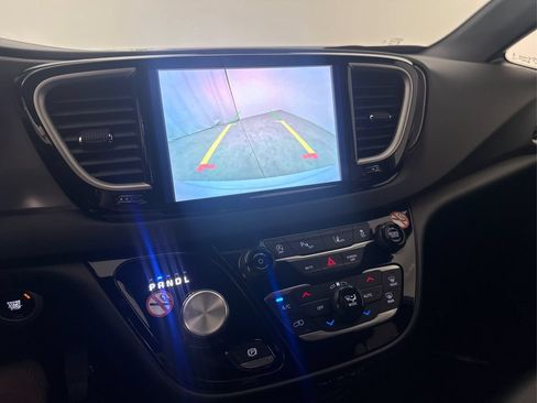Used 2025 Chrysler Pacifica Select FWD image 37